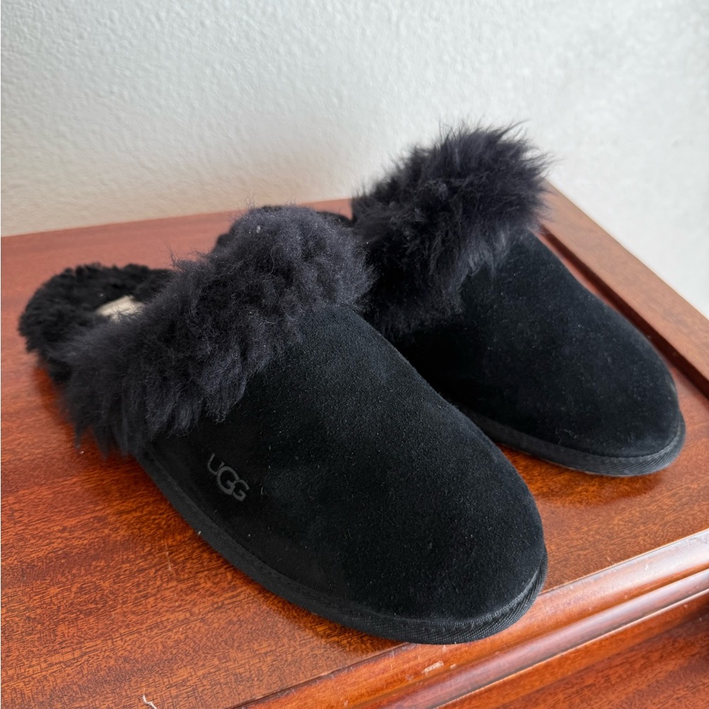UGG Black Fuzzy Slippers - scuffette